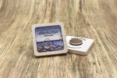 Oktoberfest Wiesn Panorama - Kühlschrankmagnet 48mm