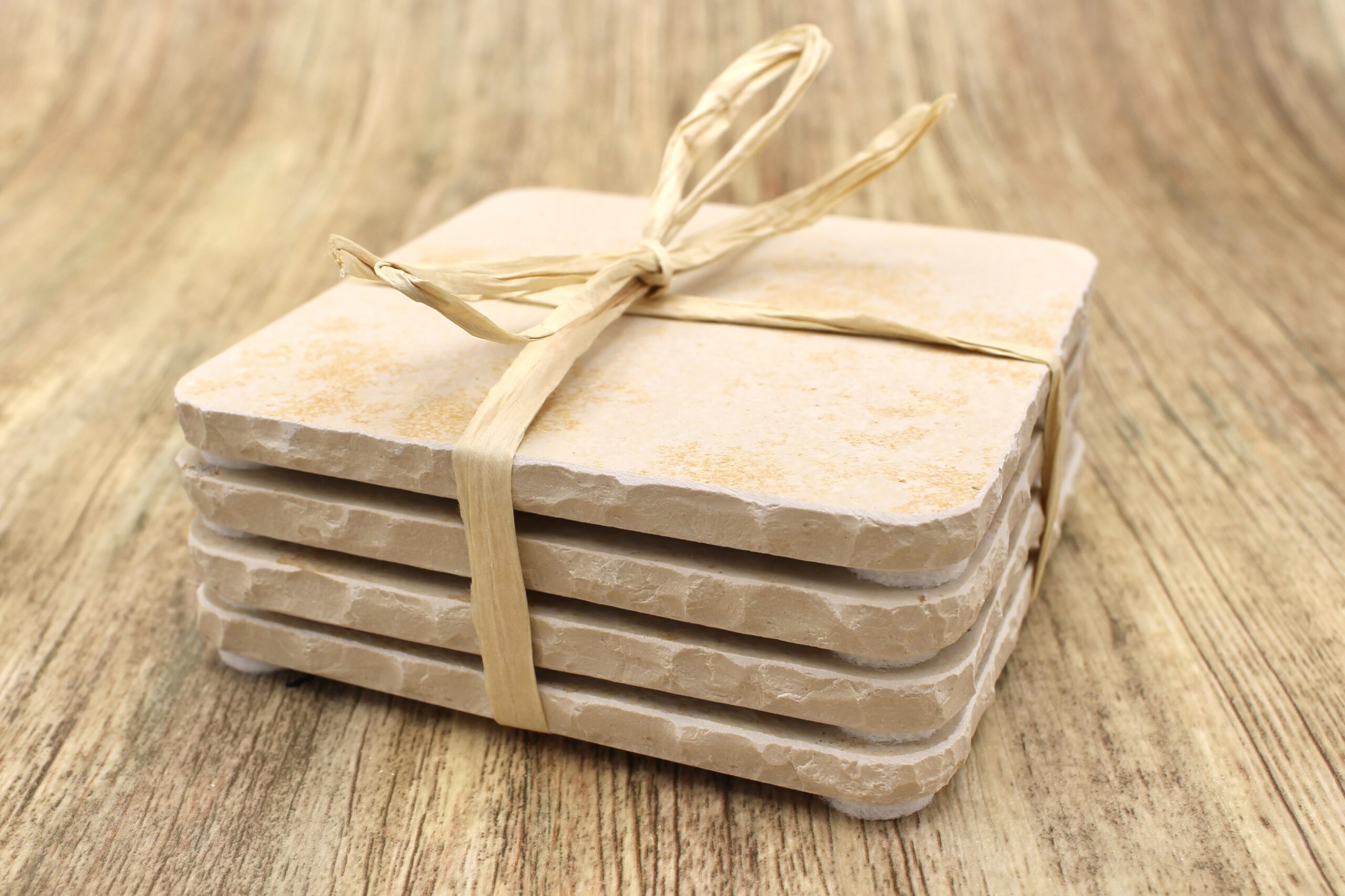 4er-Set natürliche Färbung - Natursteinuntersetzer quadratisch