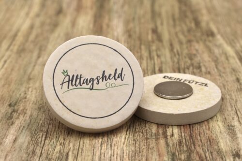 WBY Alltagsheld - Kühlschrankmagnet 48mm