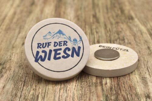 WBY Ruf der Wiesn - Kühlschrankmagnet 48mm